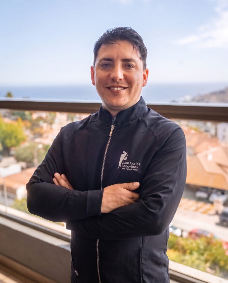 Dr. Juan Carlos Benavides – Clínica Lumos