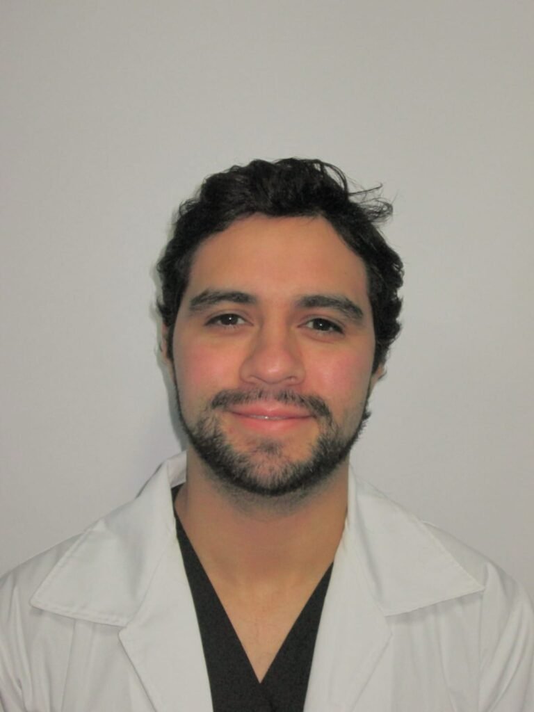 Dr. Diego Márquez, Clínica Lumos